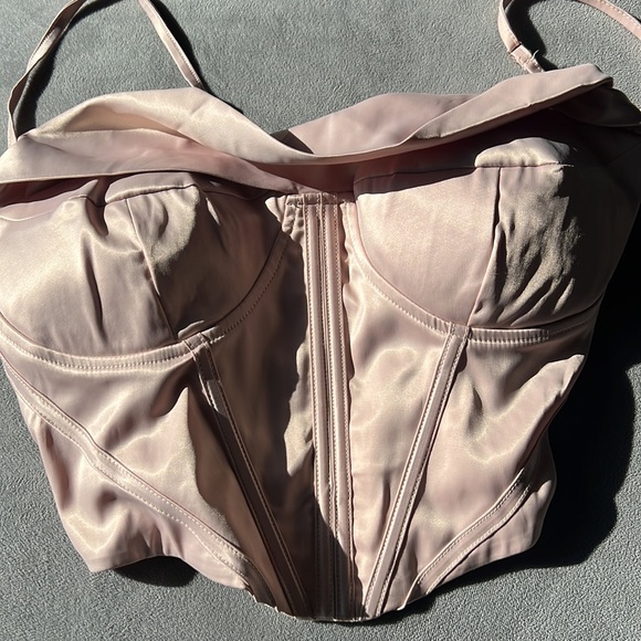 Corset - Picture 2 of 4